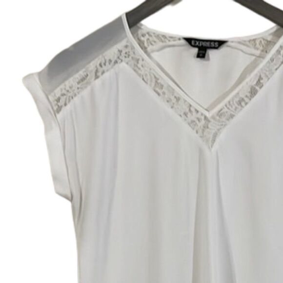 Express Women's White V-Neck Short Sleeve Blouse Lace Detail Size Small NWOT - Picture 2 of 9
